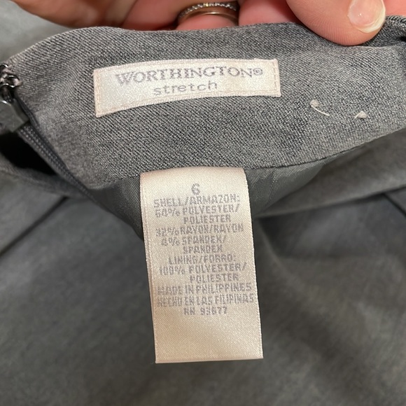 3 Piece Worthington Stretch Suit - Picture 9 of 12